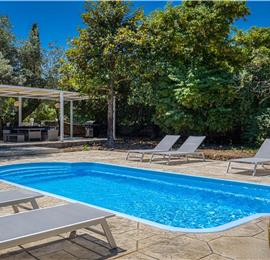 4 bedroom villa with pool by the sea, near Corfu town, sleeps 8